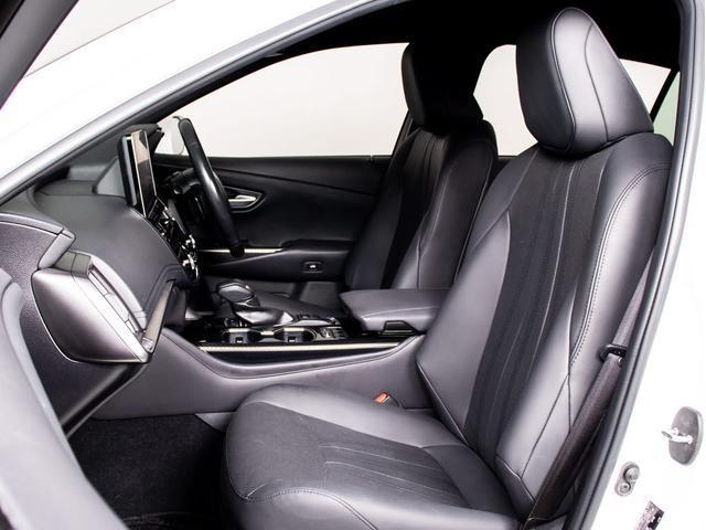 クラウンハイブリッド ＲＳアドバンス　後期型（禁煙車）（黒本革シート）（フルエアロ）（トヨタセーフティセンス）１２．３インチＳＤナビ　衝突軽減ブレーキ　踏み間違い防止機能　車線逸脱抑制ＬＴＡ　オートハイビーム　シーケンシャルウィンカー（36枚目）