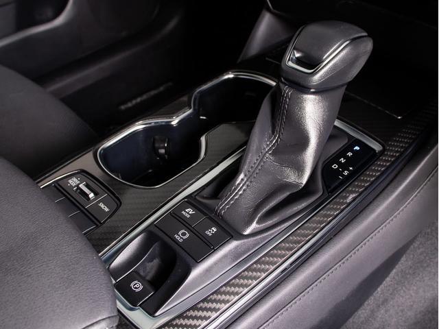 クラウンハイブリッド ＲＳアドバンス　後期型（禁煙車）（黒本革シート）（フルエアロ）（トヨタセーフティセンス）１２．３インチＳＤナビ　衝突軽減ブレーキ　踏み間違い防止機能　車線逸脱抑制ＬＴＡ　オートハイビーム　シーケンシャルウィンカー（42枚目）