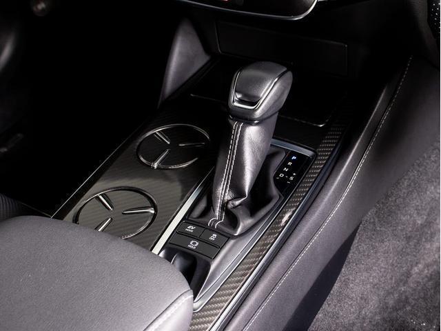 クラウンハイブリッド ＲＳアドバンス　（サンルーフ）（モデリスタフルエアロ＆マフラー）（黒本革シート）（パノラミックビューモニター）（セーフティパッケージプラス）衝突軽減ブレーキ　踏み間違い防止機能　車線逸脱抑制ＬＴＡ　シーケンシャル（42枚目）