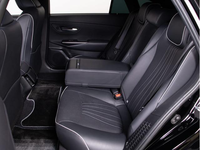 クラウンハイブリッド ＲＳアドバンス　（禁煙車）（黒本革シート）（パノラミックビューモニター）（マーベリック１９インチアルミ）（ＴＲＤエアロ）（セーフティパッケージプラス）衝突軽減ブレーキ　踏み間違い防止機能　車線逸脱抑制ＬＴＡ（8枚目）