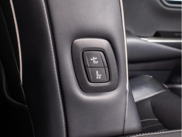 クラウンハイブリッド ＲＳアドバンス　（禁煙車）（黒本革シート）（パノラミックビューモニター）（マーベリック１９インチアルミ）（ＴＲＤエアロ）（セーフティパッケージプラス）衝突軽減ブレーキ　踏み間違い防止機能　車線逸脱抑制ＬＴＡ（40枚目）