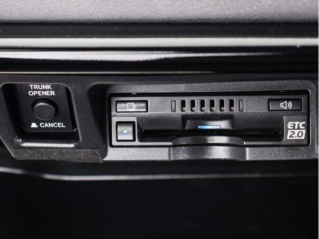 クラウンハイブリッド ＲＳアドバンス　（禁煙車）（黒本革シート）（パノラミックビューモニター）（マーベリック１９インチアルミ）（ＴＲＤエアロ）（セーフティパッケージプラス）衝突軽減ブレーキ　踏み間違い防止機能　車線逸脱抑制ＬＴＡ（51枚目）