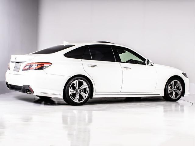 クラウンハイブリッド ＲＳアドバンス　（サンルーフ）（白本革シート）（パノラミックビューモニター）（フルエアロ）デジタルインナーミラー　シーケンシャルウィンカー　セーフティＰＫＧ＋　パーキングアシスト　衝突軽減　踏み間違い防止機能（12枚目）