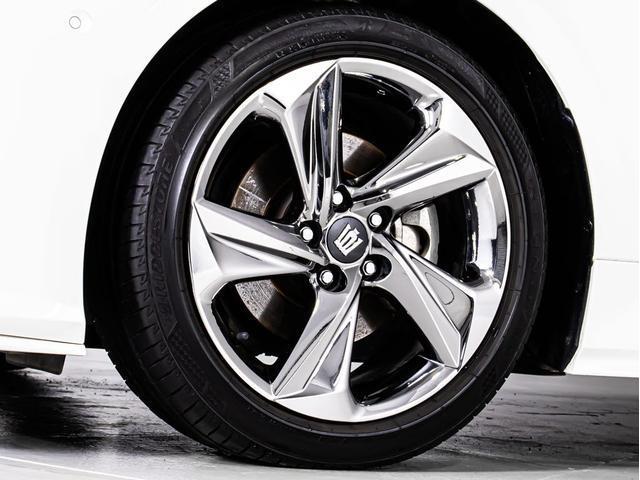 クラウンハイブリッド ＲＳアドバンス　（サンルーフ）（白本革シート）（パノラミックビューモニター）（フルエアロ）デジタルインナーミラー　シーケンシャルウィンカー　セーフティＰＫＧ＋　パーキングアシスト　衝突軽減　踏み間違い防止機能（18枚目）