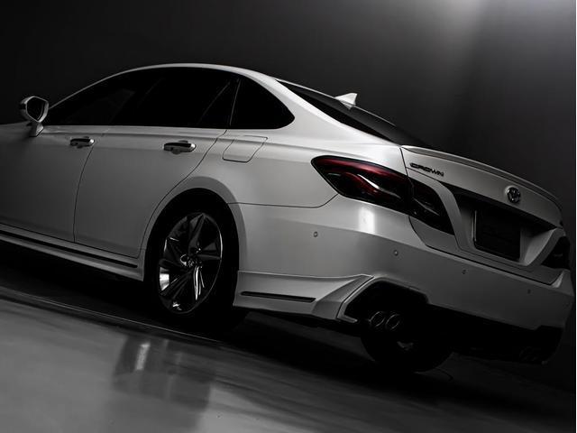 クラウンハイブリッド ＲＳアドバンス　（サンルーフ）（白本革シート）（パノラミックビューモニター）（フルエアロ）デジタルインナーミラー　シーケンシャルウィンカー　セーフティＰＫＧ＋　パーキングアシスト　衝突軽減　踏み間違い防止機能（26枚目）