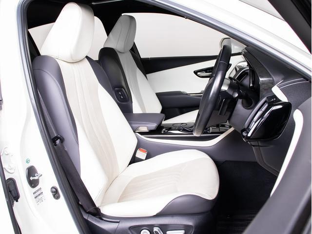 クラウンハイブリッド ＲＳアドバンス　（サンルーフ）（白本革シート）（パノラミックビューモニター）（フルエアロ）デジタルインナーミラー　シーケンシャルウィンカー　セーフティＰＫＧ＋　パーキングアシスト　衝突軽減　踏み間違い防止機能（31枚目）