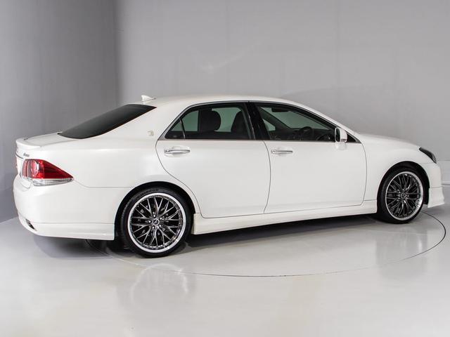 クラウン ２．５アスリート　アニバーサリーエディション　後期型（禁煙車）（特別仕様車）（専用黒本革シート）（新品２０インチアルミ）（新品タイヤ）（フルエアロ）（クリアランスソナー）専用インテリア＆エクステリア　Ｂｌｕｅｔｏｏｔｈ対応　レギュラーガソリン仕様（13枚目）