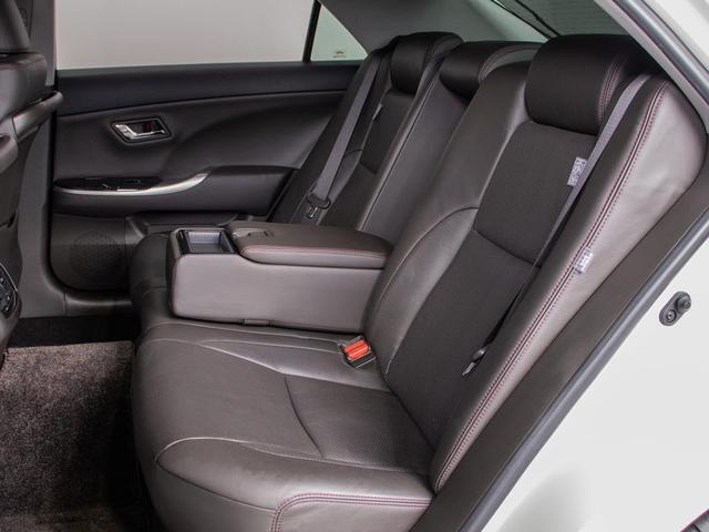 クラウン ２．５アスリート　アニバーサリーエディション　後期型（禁煙車）（特別仕様車）（専用黒本革シート）（新品２０インチアルミ）（新品タイヤ）（フルエアロ）（クリアランスソナー）専用インテリア＆エクステリア　Ｂｌｕｅｔｏｏｔｈ対応　レギュラーガソリン仕様（34枚目）