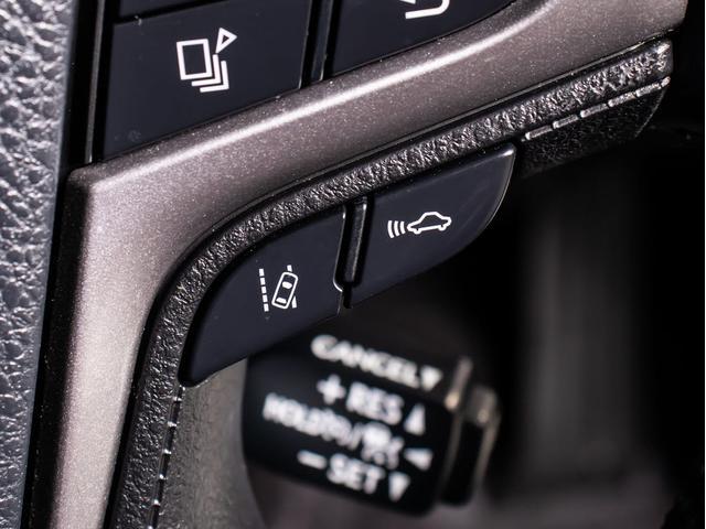 クラウンマジェスタ Ｆバージョン　後期型（禁煙車）（黒本革シート）（オプション１８インチアルミ）（フルエアロ）（セーフティセンス）衝突軽減ブレーキ　踏み間違い防止機能　車線逸脱抑制ＬＤＡ　ＢＳＭ　アダプティブハイビーム　後席ＶＩＰ仕様（9枚目）