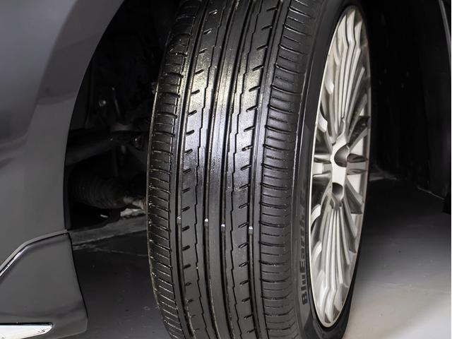 クラウンマジェスタ Ｆバージョン　後期型（禁煙車）（黒本革シート）（オプション１８インチアルミ）（フルエアロ）（セーフティセンス）衝突軽減ブレーキ　踏み間違い防止機能　車線逸脱抑制ＬＤＡ　ＢＳＭ　アダプティブハイビーム　後席ＶＩＰ仕様（29枚目）