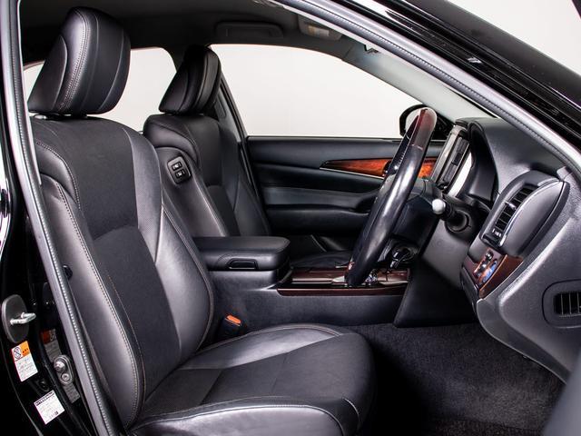 クラウンマジェスタ Ｆバージョン　後期型（禁煙車）（黒本革シート）（オプション１８インチアルミ）（フルエアロ）（セーフティセンス）衝突軽減ブレーキ　踏み間違い防止機能　車線逸脱抑制ＬＤＡ　ＢＳＭ　アダプティブハイビーム　後席ＶＩＰ仕様（34枚目）