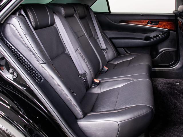 クラウンマジェスタ Ｆバージョン　後期型（禁煙車）（黒本革シート）（オプション１８インチアルミ）（フルエアロ）（セーフティセンス）衝突軽減ブレーキ　踏み間違い防止機能　車線逸脱抑制ＬＤＡ　ＢＳＭ　アダプティブハイビーム　後席ＶＩＰ仕様（36枚目）
