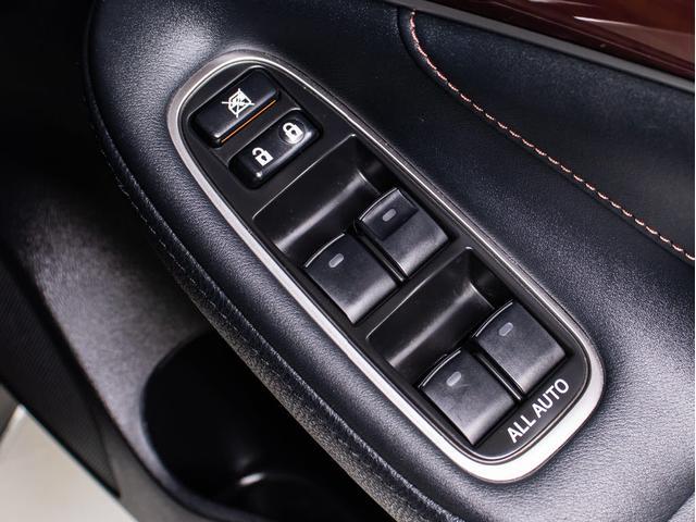 クラウンマジェスタ Ｆバージョン　後期型（禁煙車）（黒本革シート）（オプション１８インチアルミ）（フルエアロ）（セーフティセンス）衝突軽減ブレーキ　踏み間違い防止機能　車線逸脱抑制ＬＤＡ　ＢＳＭ　アダプティブハイビーム　後席ＶＩＰ仕様（41枚目）