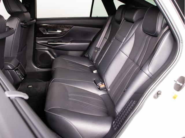 人気の本革シート付きです！！本革が装備されるだけで高級感が増します！当社では、本革シートのカラー変更や張替えも出来ます！ワイン・茶・赤・青・オレンジ・黄色・コンビ色など何でもＯＫです！