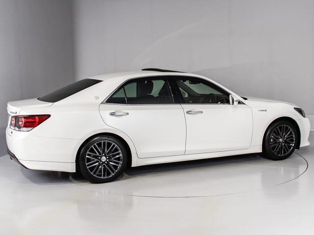 クラウンハイブリッド アスリートＳ　後期型（禁煙車）（サンルーフ）（黒本革シート）（オプション１８インチＡＷ）（トヨタセーフティセンス）衝突軽減ブレーキ　踏み間違い防止機能　レーダークルーズ　オートマチックハイビーム　車線逸脱抑制ＬＤＡ（15枚目）