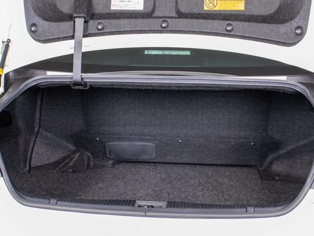 クラウンハイブリッド アスリートＳ　後期型（禁煙車）（サンルーフ）（黒本革シート）（オプション１８インチＡＷ）（トヨタセーフティセンス）衝突軽減ブレーキ　踏み間違い防止機能　レーダークルーズ　オートマチックハイビーム　車線逸脱抑制ＬＤＡ（29枚目）