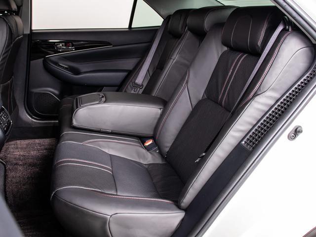 クラウンハイブリッド アスリートＳ　後期型（禁煙車）（サンルーフ）（黒本革シート）（オプション１８インチＡＷ）（トヨタセーフティセンス）衝突軽減ブレーキ　踏み間違い防止機能　レーダークルーズ　オートマチックハイビーム　車線逸脱抑制ＬＤＡ（34枚目）