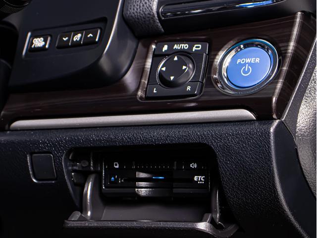 クラウンハイブリッド アスリートＳ　後期型（禁煙車）（フルエアロ）（オプション１８インチアルミ）（新品タイヤ）（黒革調シートカバー）ＳＤマルチナビ　Ｂｌｕｅｔｏｏｔｈ対応　レギューガソリン仕様　カラーバックカメラ　ＬＥＤヘッドライト（39枚目）