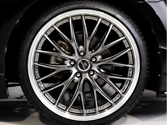 クラウンハイブリッド アスリートＳ　（黒本革シート）（パノラミックビューモニター）（フルエアロ）（新品２０インチアルミ）（新品タイヤ）（衝突軽減ブレーキ）（踏み間違い防止機能）レーダークルーズ　Ｂｌｕｅｔｏｏｔｈ　レギュラーガソリン仕様（7枚目）