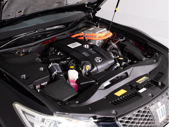 クラウンハイブリッド アスリートＳ　（黒本革シート）（パノラミックビューモニター）（フルエアロ）（新品２０インチアルミ）（新品タイヤ）（衝突軽減ブレーキ）（踏み間違い防止機能）レーダークルーズ　Ｂｌｕｅｔｏｏｔｈ　レギュラーガソリン仕様（30枚目）