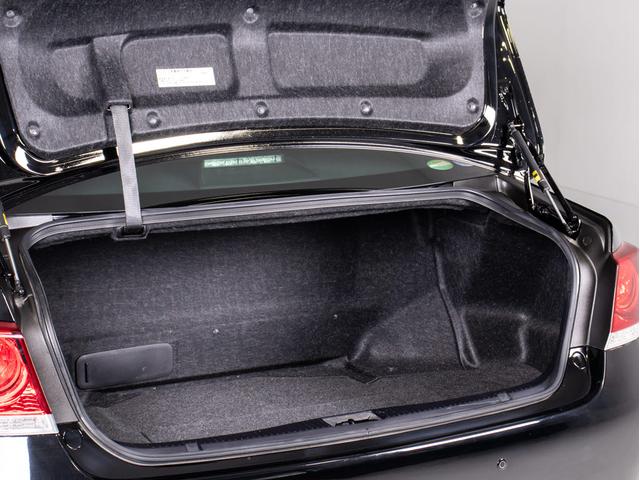 クラウンハイブリッド アスリートＳ　（黒本革シート）（パノラミックビューモニター）（フルエアロ）（新品２０インチアルミ）（新品タイヤ）（衝突軽減ブレーキ）（踏み間違い防止機能）レーダークルーズ　Ｂｌｕｅｔｏｏｔｈ　レギュラーガソリン仕様（31枚目）