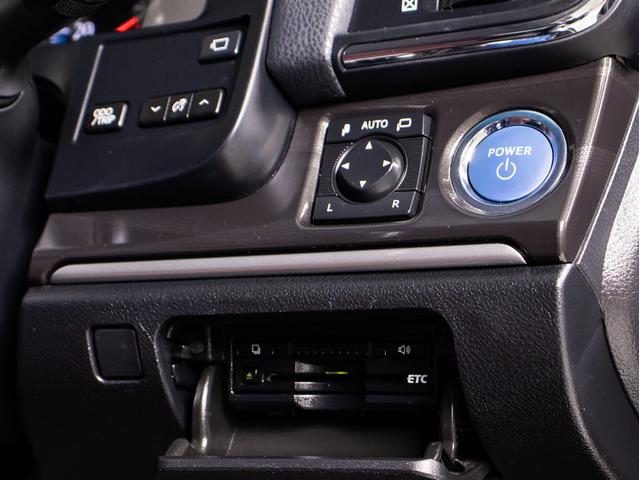 クラウンハイブリッド アスリートＳ　（黒本革シート）（パノラミックビューモニター）（フルエアロ）（新品２０インチアルミ）（新品タイヤ）（衝突軽減ブレーキ）（踏み間違い防止機能）レーダークルーズ　Ｂｌｕｅｔｏｏｔｈ　レギュラーガソリン仕様（39枚目）