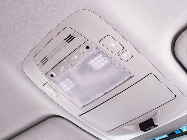 クラウンハイブリッド アスリートＳ　（黒本革シート）（パノラミックビューモニター）（フルエアロ）（新品２０インチアルミ）（新品タイヤ）（衝突軽減ブレーキ）（踏み間違い防止機能）レーダークルーズ　Ｂｌｕｅｔｏｏｔｈ　レギュラーガソリン仕様（44枚目）