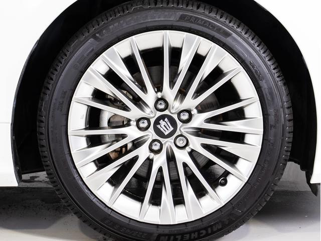 クラウンハイブリッド Ｓ　Ｃパッケージ　（禁煙車）（サンルーフ）（黒本革シート）（パノラミックビューモニタ）（オプション１８インチアルミ）（セーフティセンス）衝突軽減ブレーキ　踏み間違い防止機能　車線逸脱抑制機能ＬＴＡ　オートハイビーム（8枚目）