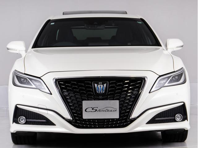 クラウンハイブリッド Ｓ　Ｃパッケージ　（禁煙車）（サンルーフ）（黒本革シート）（パノラミックビューモニタ）（オプション１８インチアルミ）（セーフティセンス）衝突軽減ブレーキ　踏み間違い防止機能　車線逸脱抑制機能ＬＴＡ　オートハイビーム（17枚目）