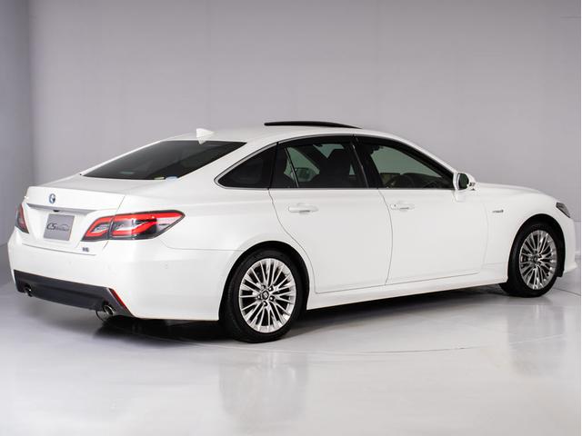 クラウンハイブリッド Ｓ　Ｃパッケージ　（禁煙車）（サンルーフ）（黒本革シート）（パノラミックビューモニタ）（オプション１８インチアルミ）（セーフティセンス）衝突軽減ブレーキ　踏み間違い防止機能　車線逸脱抑制機能ＬＴＡ　オートハイビーム（20枚目）