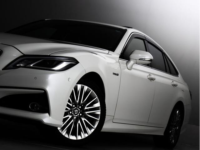 クラウンハイブリッド Ｓ　Ｃパッケージ　（禁煙車）（サンルーフ）（黒本革シート）（パノラミックビューモニタ）（オプション１８インチアルミ）（セーフティセンス）衝突軽減ブレーキ　踏み間違い防止機能　車線逸脱抑制機能ＬＴＡ　オートハイビーム（27枚目）