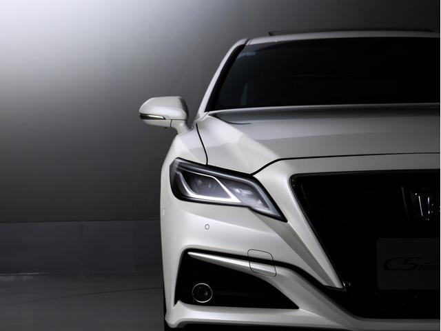 クラウンハイブリッド Ｓ　Ｃパッケージ　（禁煙車）（サンルーフ）（黒本革シート）（パノラミックビューモニタ）（オプション１８インチアルミ）（セーフティセンス）衝突軽減ブレーキ　踏み間違い防止機能　車線逸脱抑制機能ＬＴＡ　オートハイビーム（29枚目）