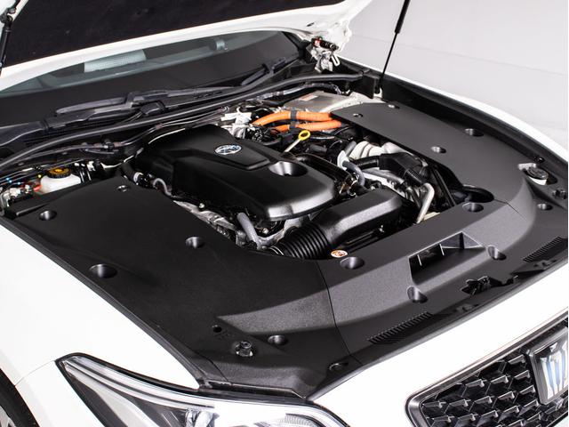 クラウンハイブリッド Ｓ　Ｃパッケージ　（禁煙車）（サンルーフ）（黒本革シート）（パノラミックビューモニタ）（オプション１８インチアルミ）（セーフティセンス）衝突軽減ブレーキ　踏み間違い防止機能　車線逸脱抑制機能ＬＴＡ　オートハイビーム（32枚目）