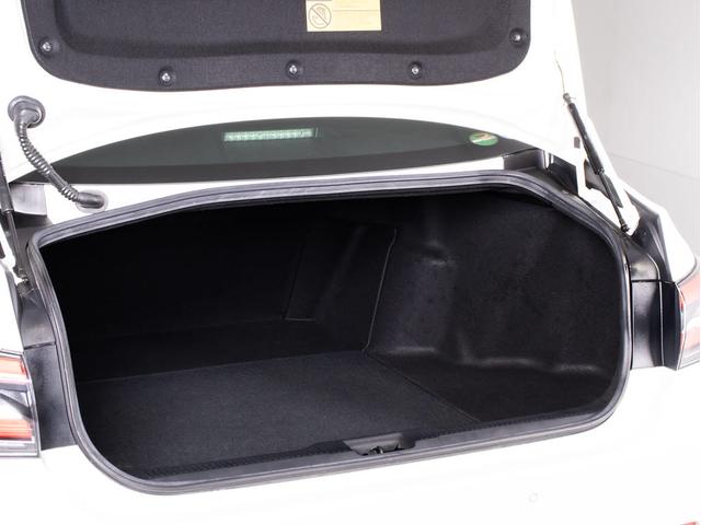 クラウンハイブリッド Ｓ　Ｃパッケージ　（禁煙車）（サンルーフ）（黒本革シート）（パノラミックビューモニタ）（オプション１８インチアルミ）（セーフティセンス）衝突軽減ブレーキ　踏み間違い防止機能　車線逸脱抑制機能ＬＴＡ　オートハイビーム（33枚目）