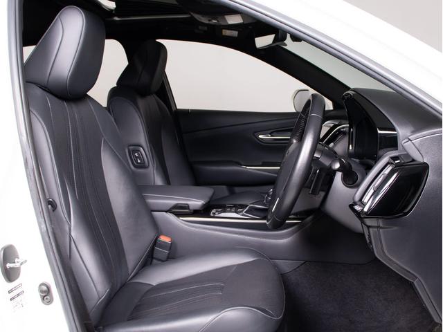 クラウンハイブリッド Ｓ　Ｃパッケージ　（禁煙車）（サンルーフ）（黒本革シート）（パノラミックビューモニタ）（オプション１８インチアルミ）（セーフティセンス）衝突軽減ブレーキ　踏み間違い防止機能　車線逸脱抑制機能ＬＴＡ　オートハイビーム（36枚目）