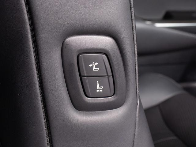 クラウンハイブリッド Ｓ　Ｃパッケージ　（禁煙車）（サンルーフ）（黒本革シート）（パノラミックビューモニタ）（オプション１８インチアルミ）（セーフティセンス）衝突軽減ブレーキ　踏み間違い防止機能　車線逸脱抑制機能ＬＴＡ　オートハイビーム（39枚目）