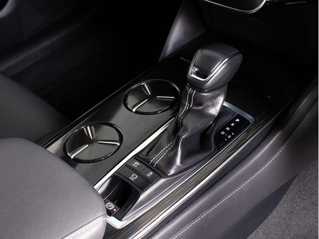 クラウンハイブリッド Ｓ　Ｃパッケージ　（禁煙車）（サンルーフ）（黒本革シート）（パノラミックビューモニタ）（オプション１８インチアルミ）（セーフティセンス）衝突軽減ブレーキ　踏み間違い防止機能　車線逸脱抑制機能ＬＴＡ　オートハイビーム（40枚目）