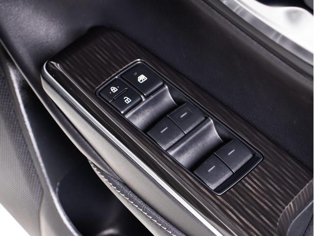 クラウンハイブリッド Ｓ　Ｃパッケージ　（禁煙車）（サンルーフ）（黒本革シート）（パノラミックビューモニタ）（オプション１８インチアルミ）（セーフティセンス）衝突軽減ブレーキ　踏み間違い防止機能　車線逸脱抑制機能ＬＴＡ　オートハイビーム（41枚目）