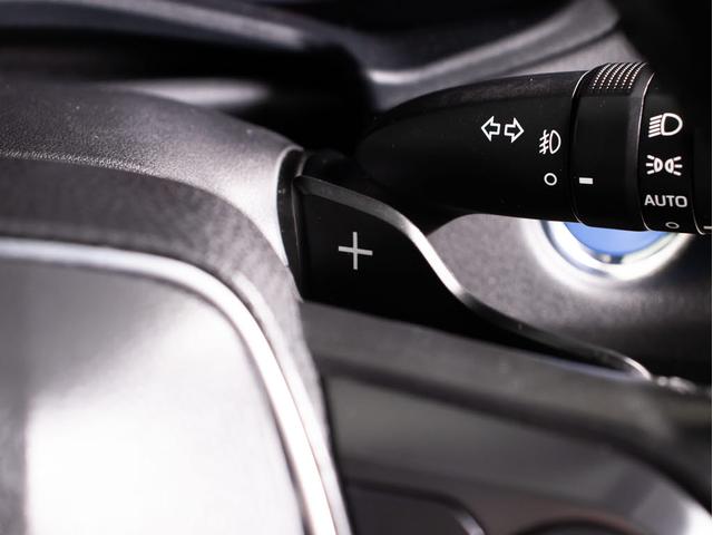 クラウンハイブリッド Ｓ　Ｃパッケージ　（禁煙車）（サンルーフ）（黒本革シート）（パノラミックビューモニタ）（オプション１８インチアルミ）（セーフティセンス）衝突軽減ブレーキ　踏み間違い防止機能　車線逸脱抑制機能ＬＴＡ　オートハイビーム（42枚目）