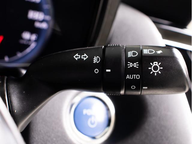 クラウンハイブリッド Ｓ　Ｃパッケージ　（禁煙車）（サンルーフ）（黒本革シート）（パノラミックビューモニタ）（オプション１８インチアルミ）（セーフティセンス）衝突軽減ブレーキ　踏み間違い防止機能　車線逸脱抑制機能ＬＴＡ　オートハイビーム（43枚目）