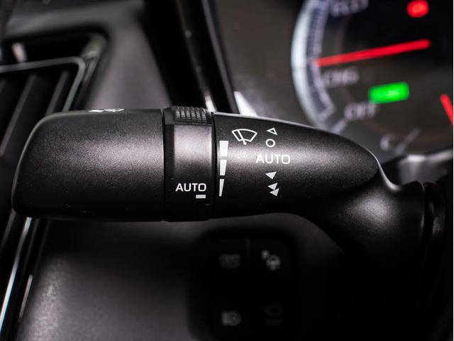 クラウンハイブリッド Ｓ　Ｃパッケージ　（禁煙車）（サンルーフ）（黒本革シート）（パノラミックビューモニタ）（オプション１８インチアルミ）（セーフティセンス）衝突軽減ブレーキ　踏み間違い防止機能　車線逸脱抑制機能ＬＴＡ　オートハイビーム（44枚目）