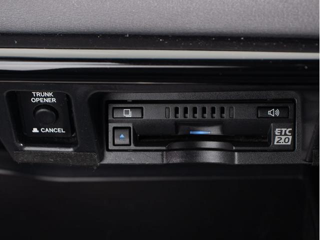 クラウンハイブリッド Ｓ　Ｃパッケージ　（禁煙車）（サンルーフ）（黒本革シート）（パノラミックビューモニタ）（オプション１８インチアルミ）（セーフティセンス）衝突軽減ブレーキ　踏み間違い防止機能　車線逸脱抑制機能ＬＴＡ　オートハイビーム（50枚目）