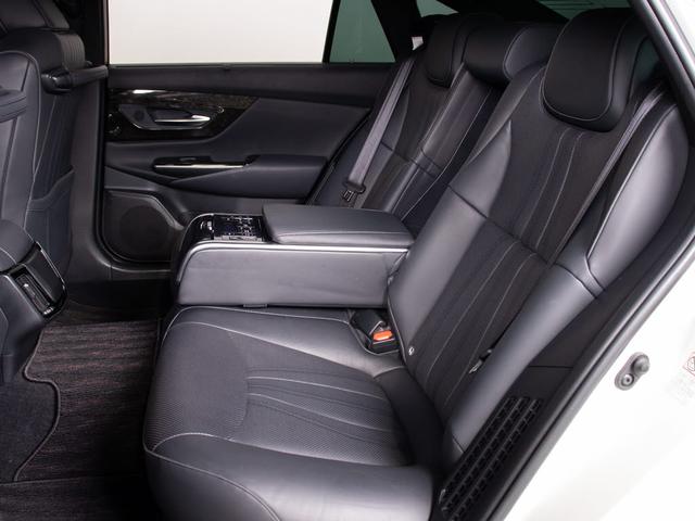 クラウンハイブリッド Ｇ－エグゼクティブ　（禁煙車）（ワンオーナー）（黒本革シート）（ＴＲＤフルエアロ）（パノラミックビューモニター）セーフティＰＫＧ＋　衝突軽減ブレーキ　踏み間違い防止機能　車線逸脱抑制ＬＴＡ　デジタルインナーミラー（7枚目）