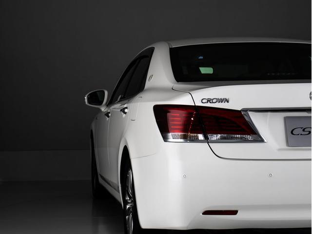 クラウンハイブリッド ロイヤルサルーン (本革シート)(オプション17インチアルミ)(衝突軽減ブレーキ)(踏み間違い防止機能)レーダークルーズ エアシート&シートヒーター Blutooth対応 レギュラーガソリン仕様 HDDマルチ(27枚目)