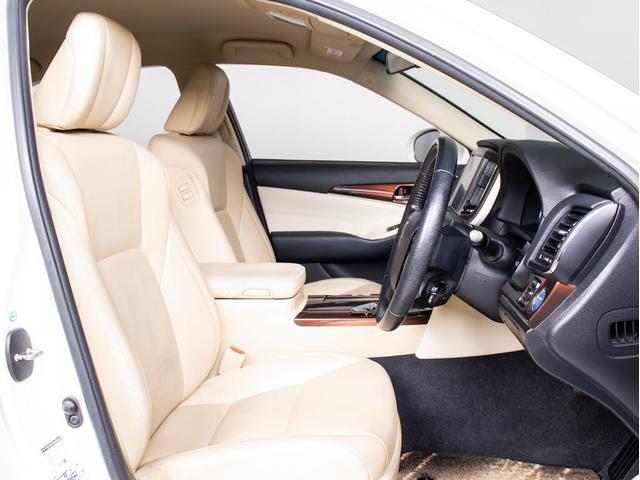 クラウンハイブリッド ロイヤルサルーン (本革シート)(オプション17インチアルミ)(衝突軽減ブレーキ)(踏み間違い防止機能)レーダークルーズ エアシート&シートヒーター Blutooth対応 レギュラーガソリン仕様 HDDマルチ(32枚目)