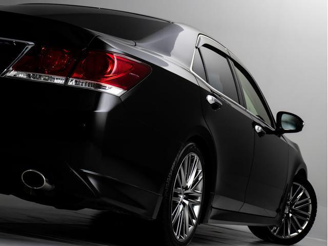 クラウンハイブリッド アスリートＳ　（サンルーフ）（黒本革シート）（オプション１８インチアルミ）（衝突軽減ブレーキ）（踏み間違い防止機能）レーダークルーズ　エアシート　シートヒーター　Ｂｌｕｅｔｏｏｔｈ対応　レギュラーガソリン仕様（26枚目）