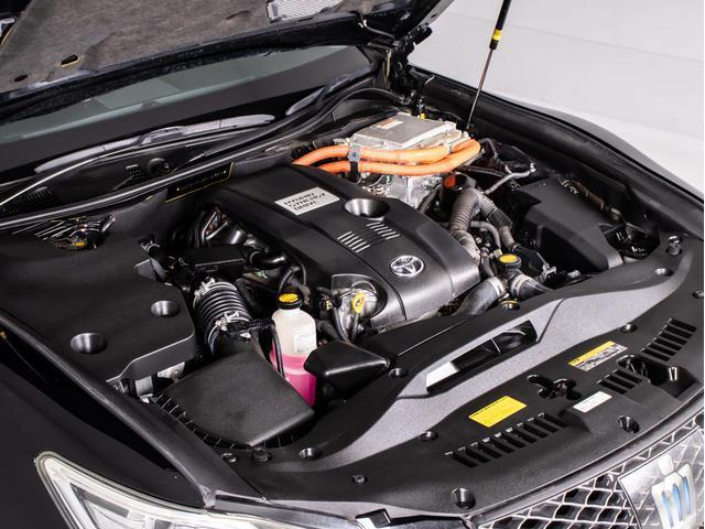 クラウンハイブリッド アスリートＳ　（サンルーフ）（黒本革シート）（オプション１８インチアルミ）（衝突軽減ブレーキ）（踏み間違い防止機能）レーダークルーズ　エアシート　シートヒーター　Ｂｌｕｅｔｏｏｔｈ対応　レギュラーガソリン仕様（29枚目）