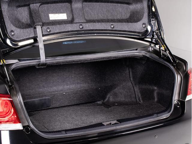 クラウンハイブリッド アスリートＳ　（サンルーフ）（黒本革シート）（オプション１８インチアルミ）（衝突軽減ブレーキ）（踏み間違い防止機能）レーダークルーズ　エアシート　シートヒーター　Ｂｌｕｅｔｏｏｔｈ対応　レギュラーガソリン仕様（30枚目）