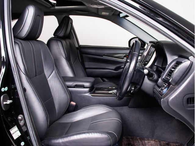 クラウンハイブリッド アスリートＳ　（サンルーフ）（黒本革シート）（オプション１８インチアルミ）（衝突軽減ブレーキ）（踏み間違い防止機能）レーダークルーズ　エアシート　シートヒーター　Ｂｌｕｅｔｏｏｔｈ対応　レギュラーガソリン仕様（33枚目）