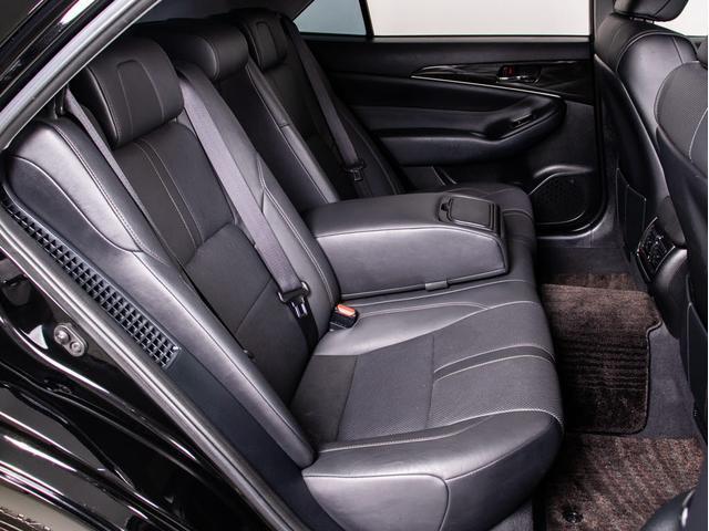 クラウンハイブリッド アスリートＳ　（サンルーフ）（黒本革シート）（オプション１８インチアルミ）（衝突軽減ブレーキ）（踏み間違い防止機能）レーダークルーズ　エアシート　シートヒーター　Ｂｌｕｅｔｏｏｔｈ対応　レギュラーガソリン仕様（35枚目）